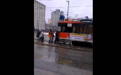 В центре Перми загорелся трамвай