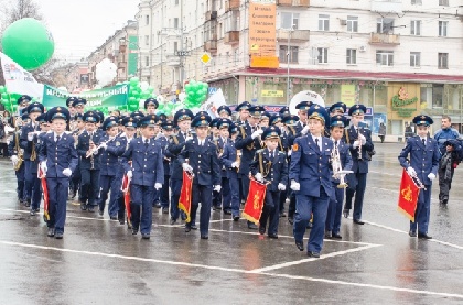 Первомайская демонстрация начнется в Перми в 11 часов Первомайская демонстрация начнется в Перми в 11 часов