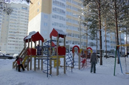 В Перми принимают заявки на установку детских площадок во дворах