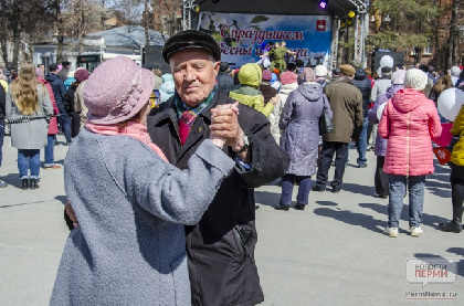 Волейбол, скандинавская ходьба и танцы: в Прикамье увеличилось число активных пенсионеров