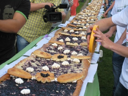 Пермский черничный пирог признан самым большим в России