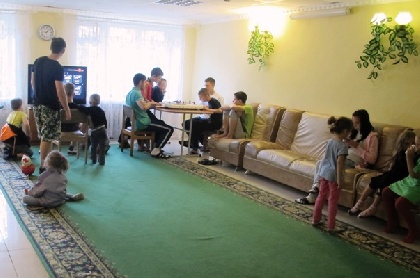В Оханске расформировали детский дом и поселили туда беженцев