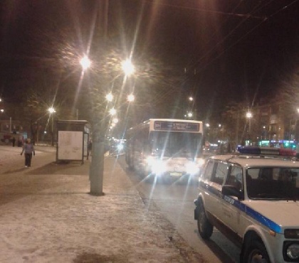В Перми автобус переехал упавшего пассажира 