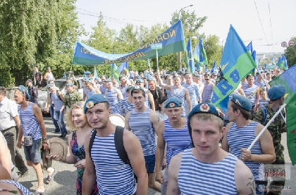 Пермские коммунисты предложили провести ЛГБТ-митинг в День ВДВ