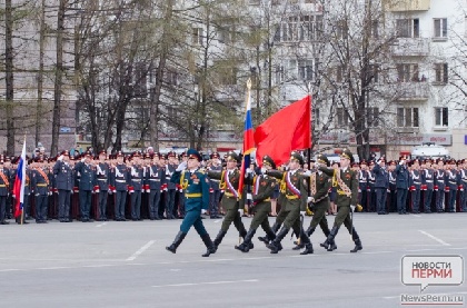 День Победы: танцевальные флешмобы, военный парад и добровольная вахта памяти