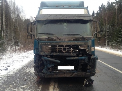 На автодороге Кукуштан-Чайковский внедорожник столкнулся с грузовиком