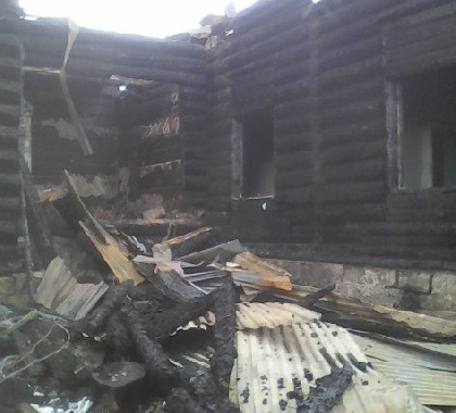 В Нытвенском районе семьям, потерявшим жилье из-за пожара, выплатили по пять тысяч рублей