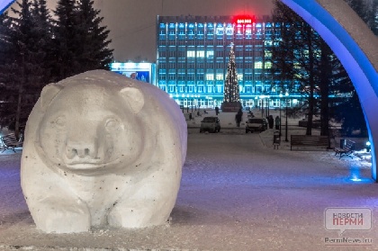 В Перми появился снежный медведь 