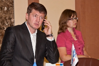 Илья Неустроев снял свою кандидатуру с довыборов