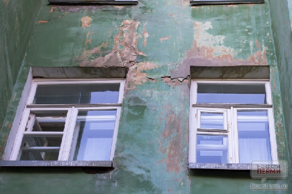 В Перми может обрушиться жилой дом на Компросе