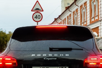 Галина Постаногова пожаловалась в суд на внимание ФСБ к ее автомобилю Porsche Cayenne
