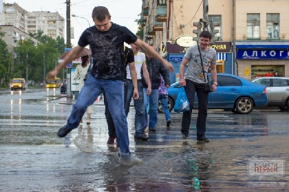 Небольшой дождь в Перми приводит к необратимым последствиям на пермских дорогах