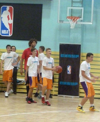 В Перми открылась баскетбольная площадка по стандартам NBA В Перми открылась баскетбольная площадка по стандартам NBA