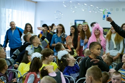 Пермские дети-сироты получат спортинвентарь и сладости