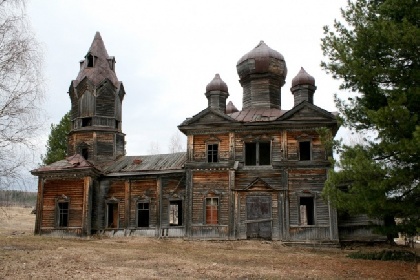 В Пермском крае нашли заброшенную деревянную церковь 