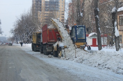 В минувшую ночь из Перми вывезли 900 тонн снега
