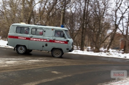 В Кунгуре машина скорой помощи застряла в снегу 