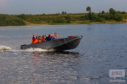 В Пермском крае люди чуть не утонули, выпав из лодки