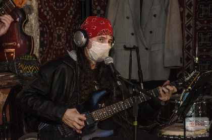 «Я не перестал быть человеком»: обездвиженный музыкант выступил через боль, чтобы заявить о проблемах инвалидов