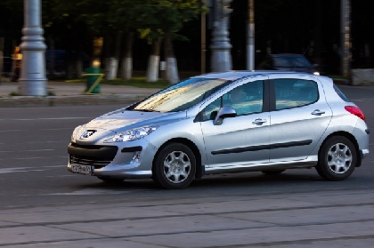 Российские автозаводы продолжают останавливать производство Российские автозаводы продолжают останавливать производство