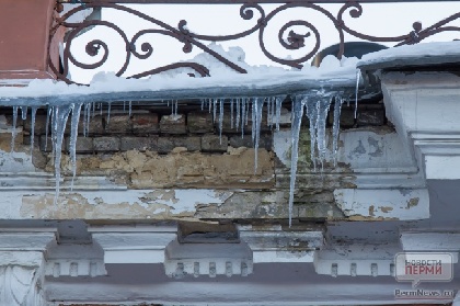 В Прикамье УК заплатит более 300 тысяч рублей за поврежденную льдом крышу