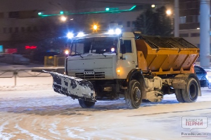 На ночную уборку Перми от снега выйдет 150 единиц техники