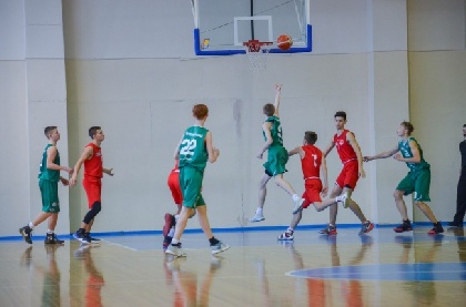 В Березниках прошли матчи полуфинала баскетбольного Первенства России среди юношей