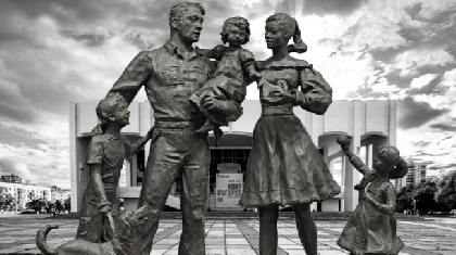 Пермяки создали петицию против установки памятника «Счастливая семья»