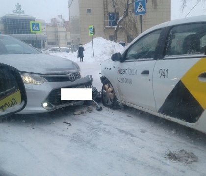 В Перми опять случилось ДТП с автомобилем такси