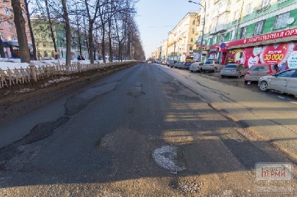 В Перми убирают рекламные растяжки над дорогами В Перми убирают рекламные растяжки над дорогами