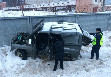 В Соликамске пьяный мужчина угнал УАЗ и совершил два ДТП