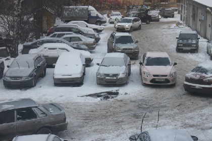 В Свердловском районе демонтировали 14 незаконных автостоянок