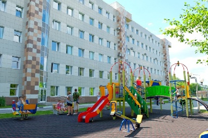 У  Детской краевой больницы появилась спортивно-игровая площадка для пациентов