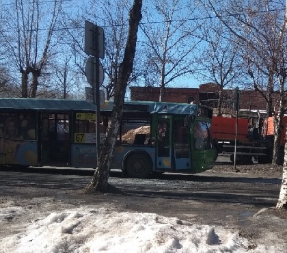 Ну улице Тургенева столкнулись два автобуса