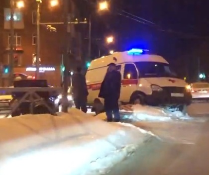 В Перми столкнулись машина скорой помощи и легковушка