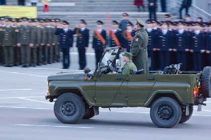 Торжественное шествие 9 мая в Перми