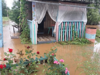 В селе Воскресенск затопило жилой дом