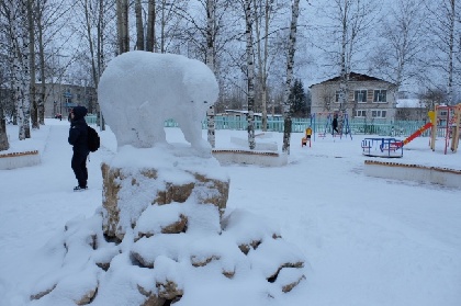 Максим Решетников пообщался с жителями Красновишерска в сквере «У Белого медведя»