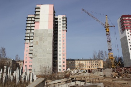 Началась достройка второй очереди дома на Ушакова, 21 Началась достройка второй очереди дома на Ушакова, 21