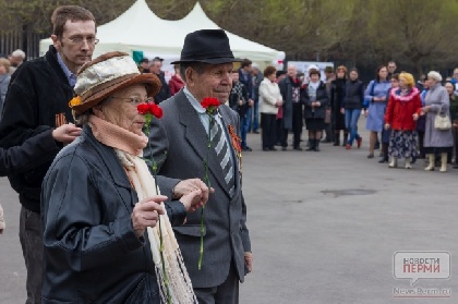 Ветеранам ВОВ вручают памятные медали