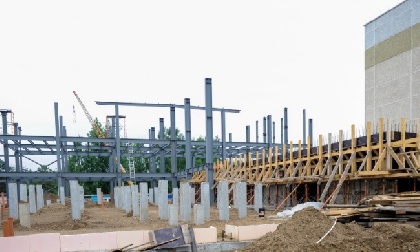В конце 2018 года в Дзержинском районе откроется бассейн