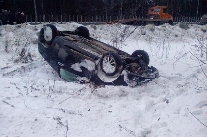 В Кировском районе Перми опрокинулся автомобиль 