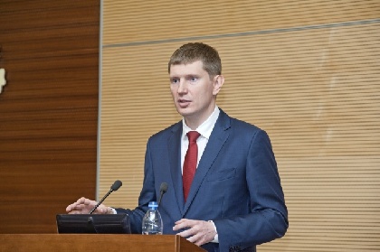 Врио губернатора Решетников выступил с докладом перед депутатами Законодательного собрания