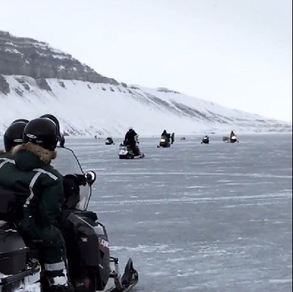 Пермский путешественник с головой медведя едва не провалился под лед на Шпицбергене